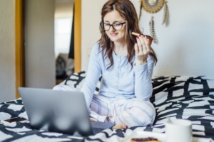 JBAY Young Woman Working From Bed At ome With Computer.